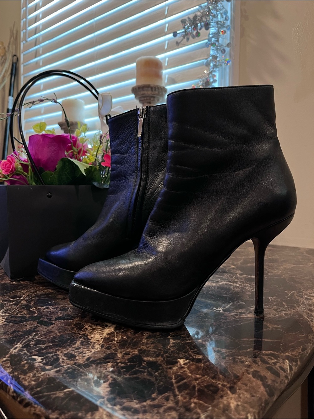 Christian Dior
Stiletto/Side Zip
Calfskin bc
Ankle Leather Boots
Size 37.5 EU Wo